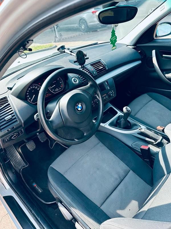 Grau Gebraucht 2006 BMW 116 Kleinwagen | 2.850 € (Guter Preis) - Bild 1/4