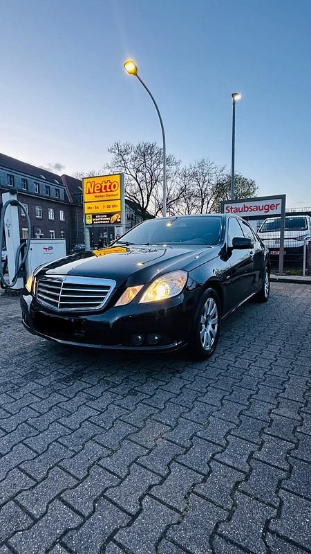 Second-hand Mercedes E200 2009 Negru Berlinǎ