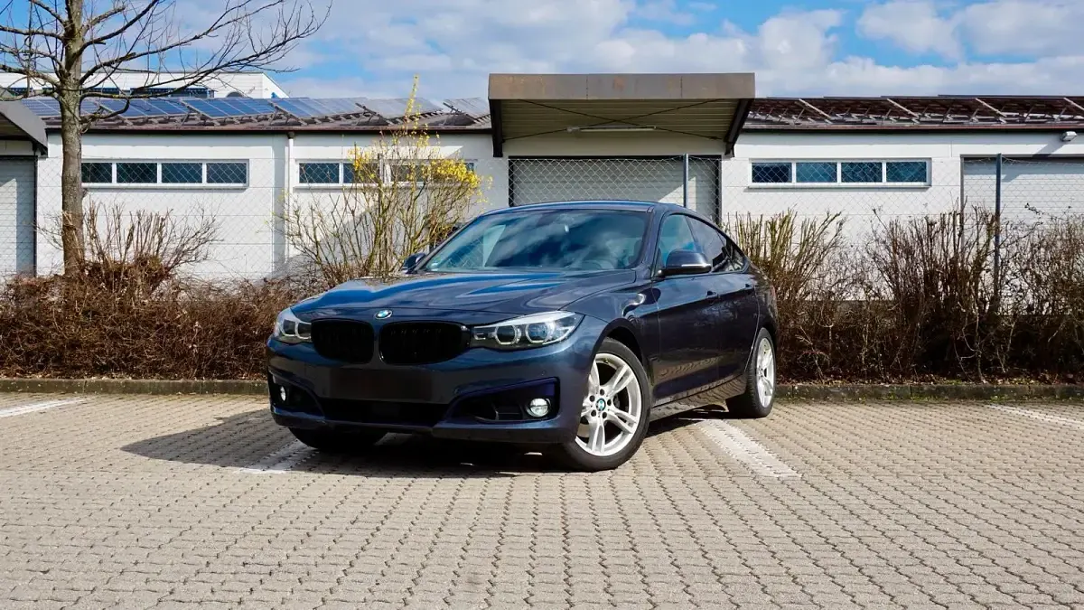 Używany BMW 330 258 KM (189 kW) 2017 Szary Sedan/Limuzyna
