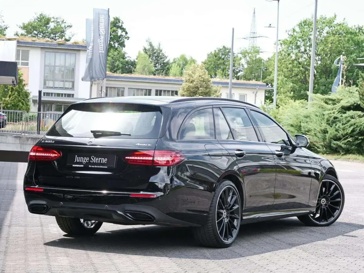 Gebraucht Mercedes E300 AMG 265 PS (194 kW) 2023 Schwarz Kombi