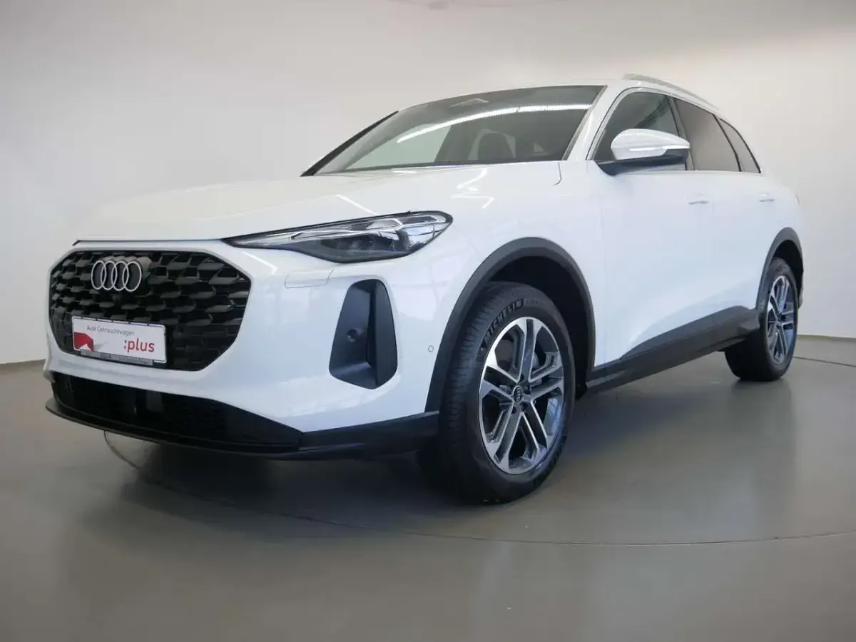 Gebraucht Audi Q5 Sport 204 PS (150 kW) 2025 Gletscherweiss metallic SUV