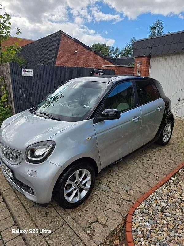 Schwarz Gebraucht 2015 Smart ForFour Passion Kleinwagen | 6.450 € (Fairer Preis) - Bild 1/4