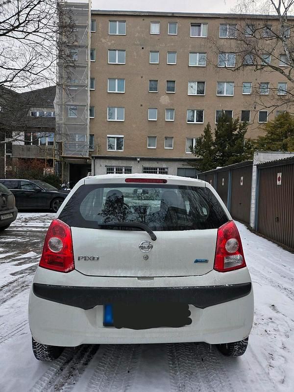 Gebraucht Nissan Pixo 68 PS (50 kW) 2011 Weiß Kleinwagen