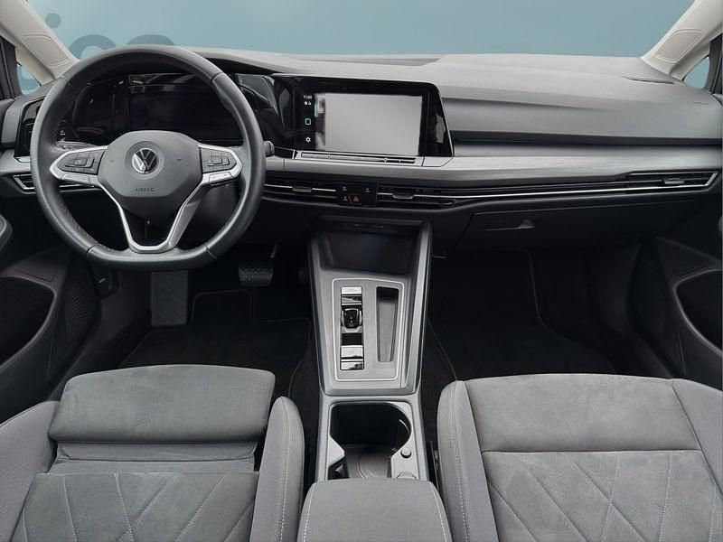 Grau Gebraucht 2021 VW Golf VIII Kleinwagen | 22.549 € (Fairer Preis) - Bild 1/1