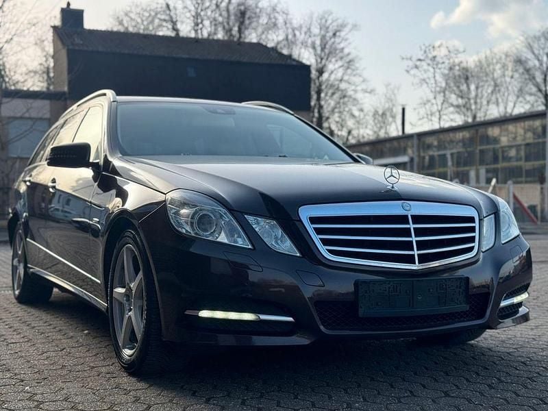 Gebraucht Mercedes E220 170 PS (125 kW) 2011 Braun Kombi