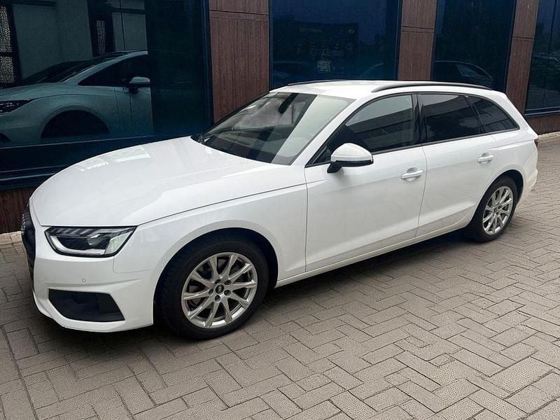 Weiß Gebraucht 2023 Audi A4 Limousine | 27.250 € (Superpreis) - Bild 1/4