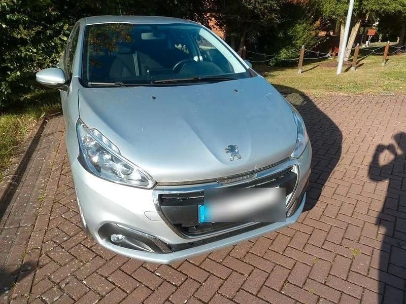 Silber Gebraucht 2018 Peugeot 208 Active Kleinwagen | 10.800 € (Etwas zu teuer) - Bild 1/4