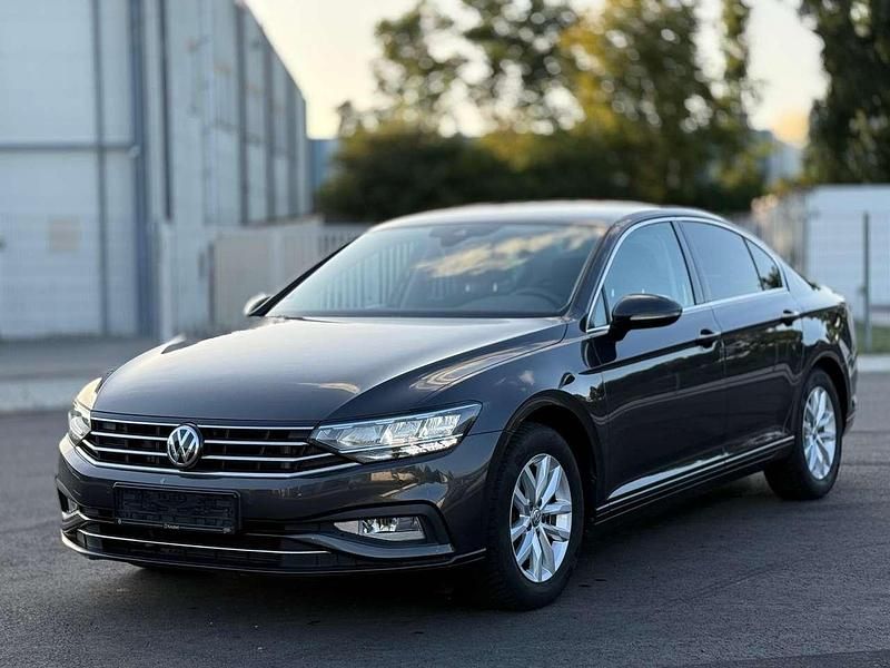 Mangangrau metallic Gebraucht 2020 VW Passat Business Limousine | 18.400 € (Superpreis) - Bild 1/4