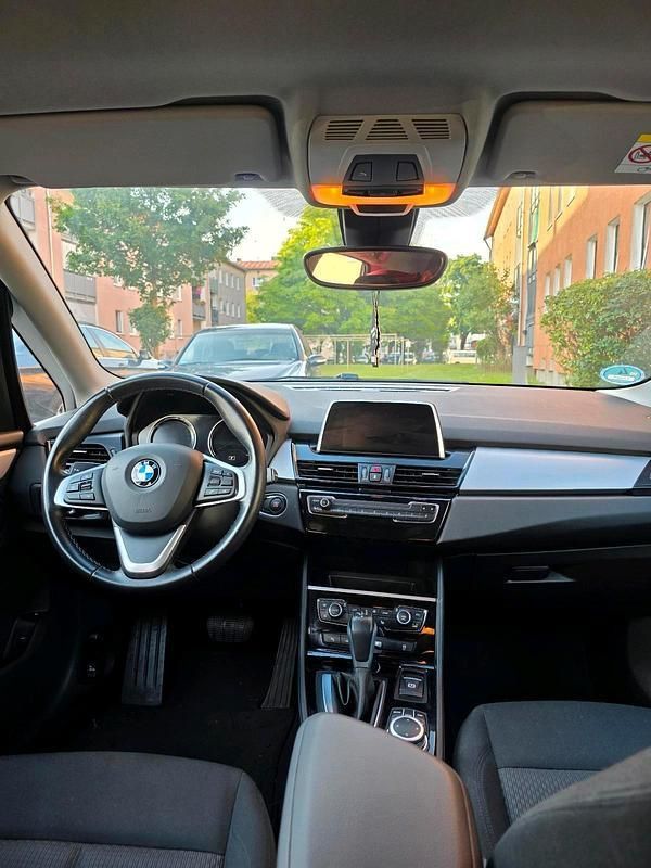 Andere außenfarben Gebraucht 2020 BMW 225 Active Tourer Van / Kleinbus | 16.500 € (Fairer Preis) - Bild 1/4