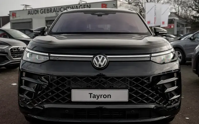 Gebraucht VW Tayron R-line 193 PS (141 kW) 2026 Schwarz SUV