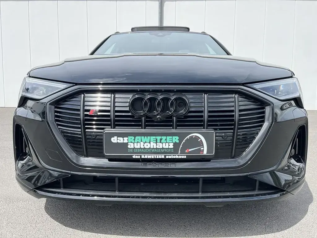 Gebraucht Audi e-tron Ambiente 369 kW (503 PS) 2022 Mythosschwarz SUV