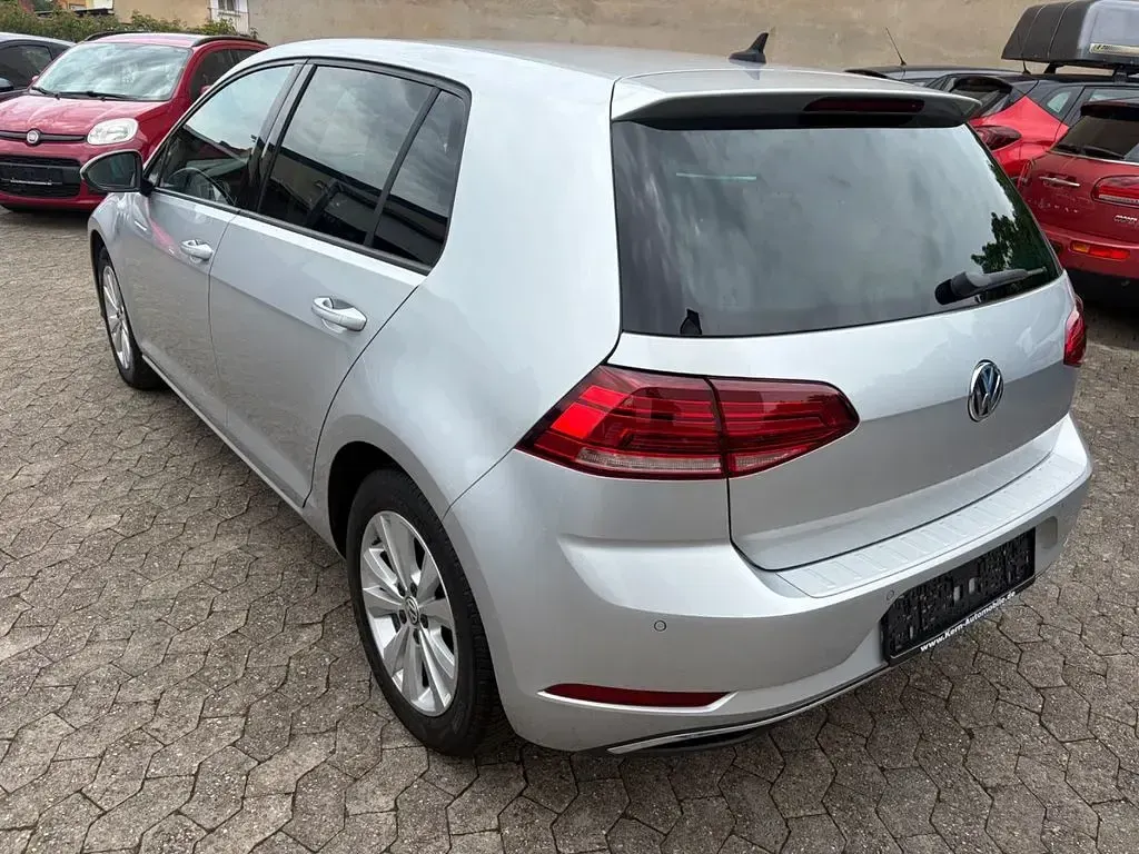 Gebraucht VW Golf VII 150 PS (110 kW) 2019 Reflexsilber Limousine