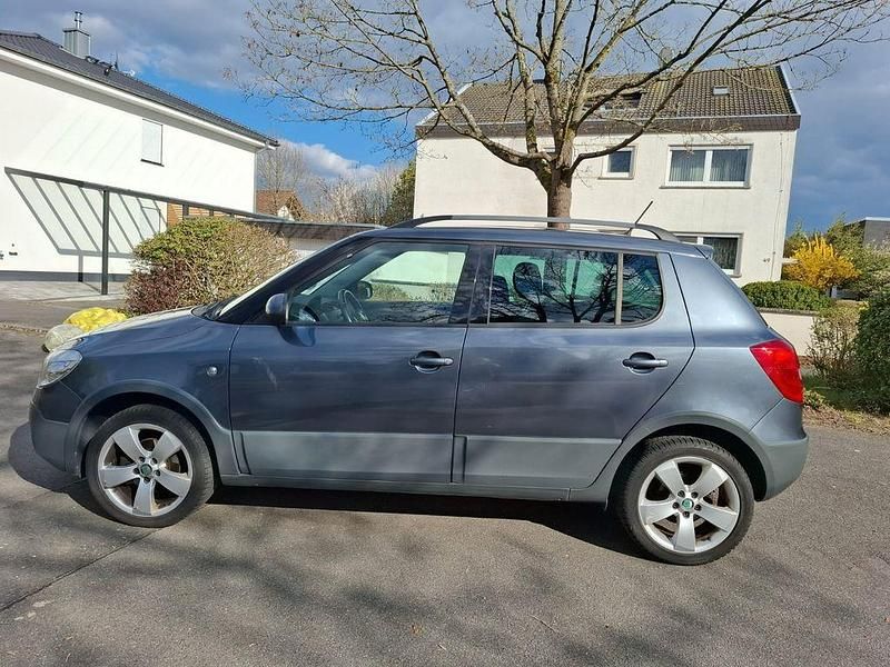 Gebraucht Skoda Fabia 86 PS (63 kW) 2012 Grau Limousine