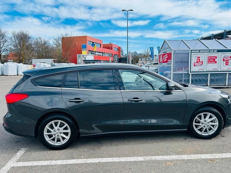 Gebraucht Ford Focus 120 PS (88 kW) 2021 Grau Kombi