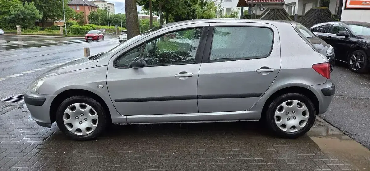 Gebraucht Peugeot 307 75 PS (55 kW) 2003 Silber Limousine
