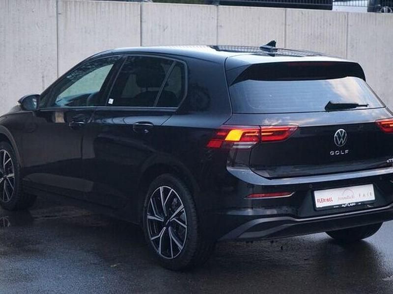 Gebraucht VW Golf VIII Life 131 PS (96 kW) 2022 Schwarz Limousine