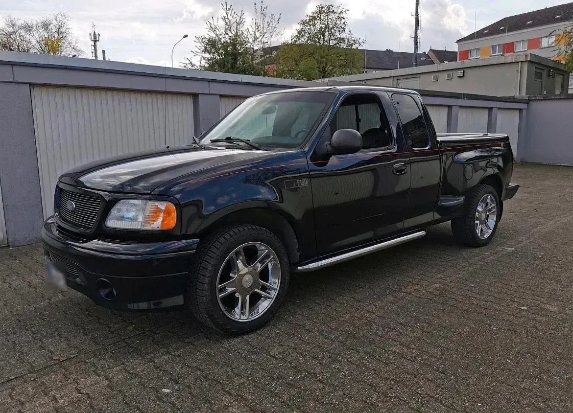 Używany Ford V8 260 KM (191 kW) 2001 Czarny Pickup