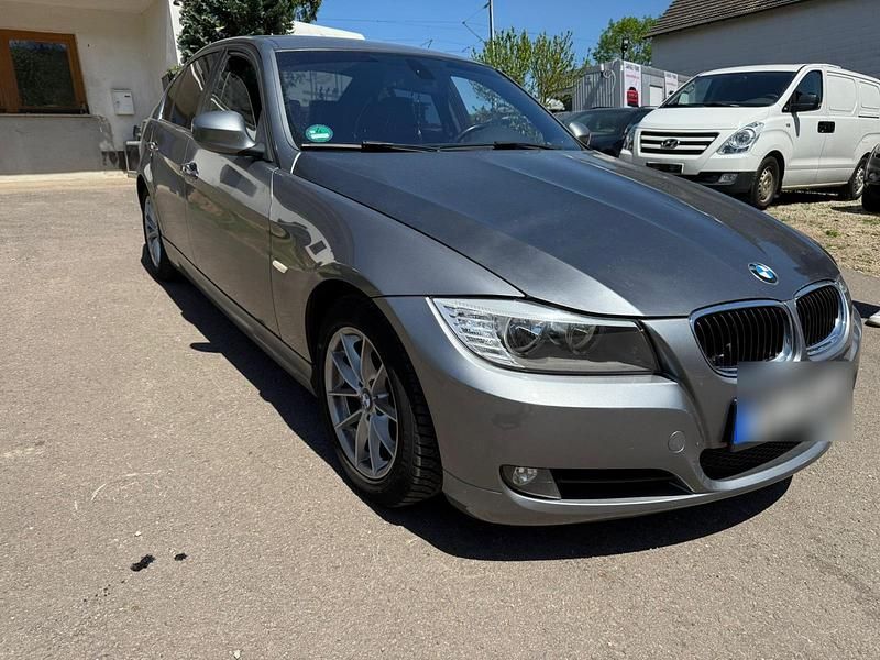 Grau Gebraucht 2010 BMW 316 Limousine | 5.500 € (Guter Preis) - Bild 1/4