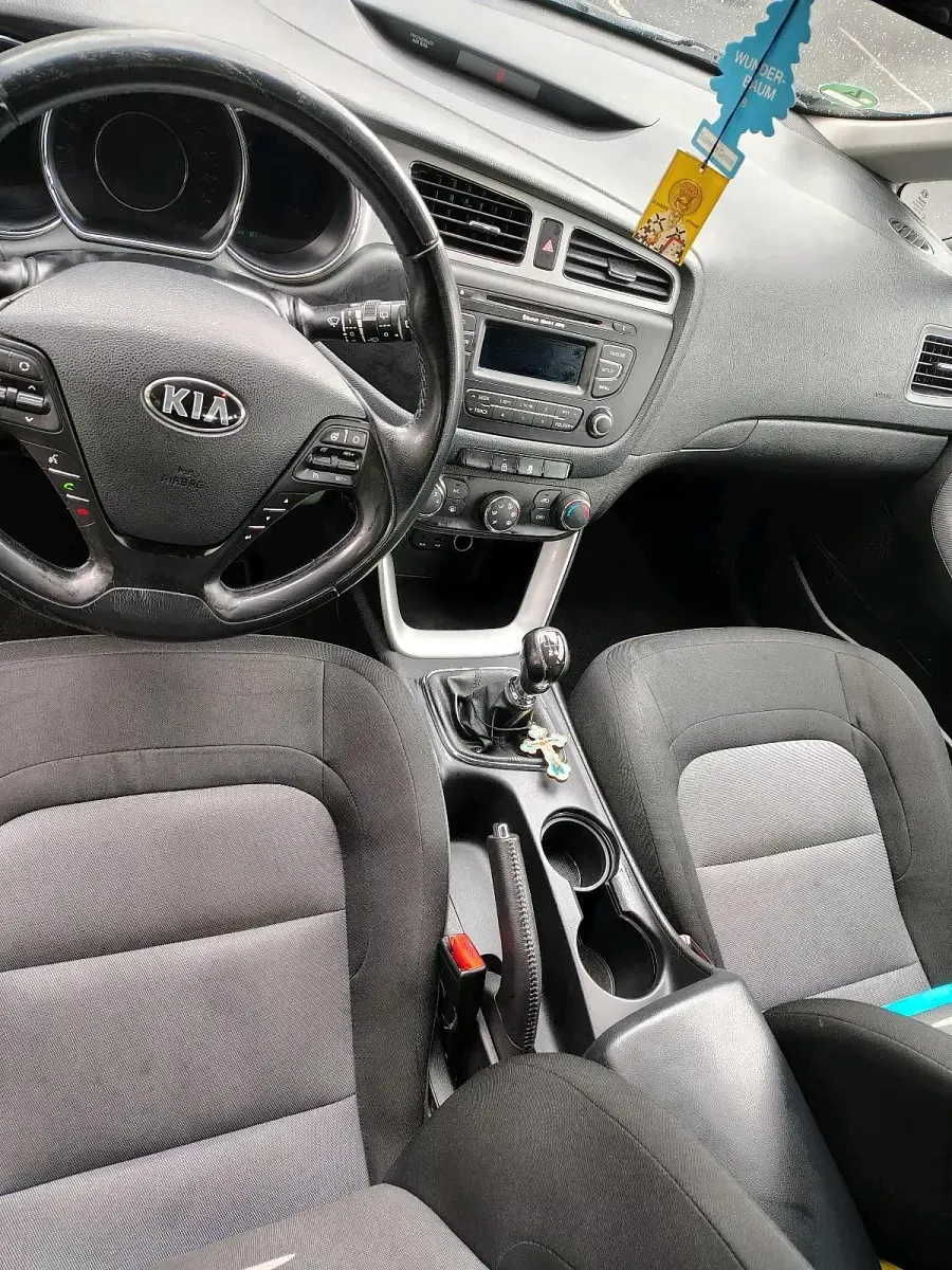 Gebraucht Kia Ceed 135 PS (99 kW) 2013 Schwarz Kleinwagen