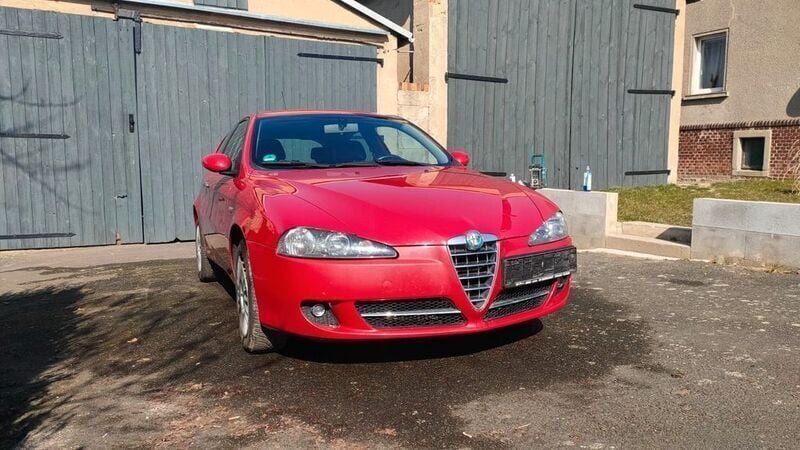 Rot Gebraucht 2006 Alfa Romeo 147 Distinctive Kleinwagen | 1.000 € (Guter Preis) - Bild 1/4