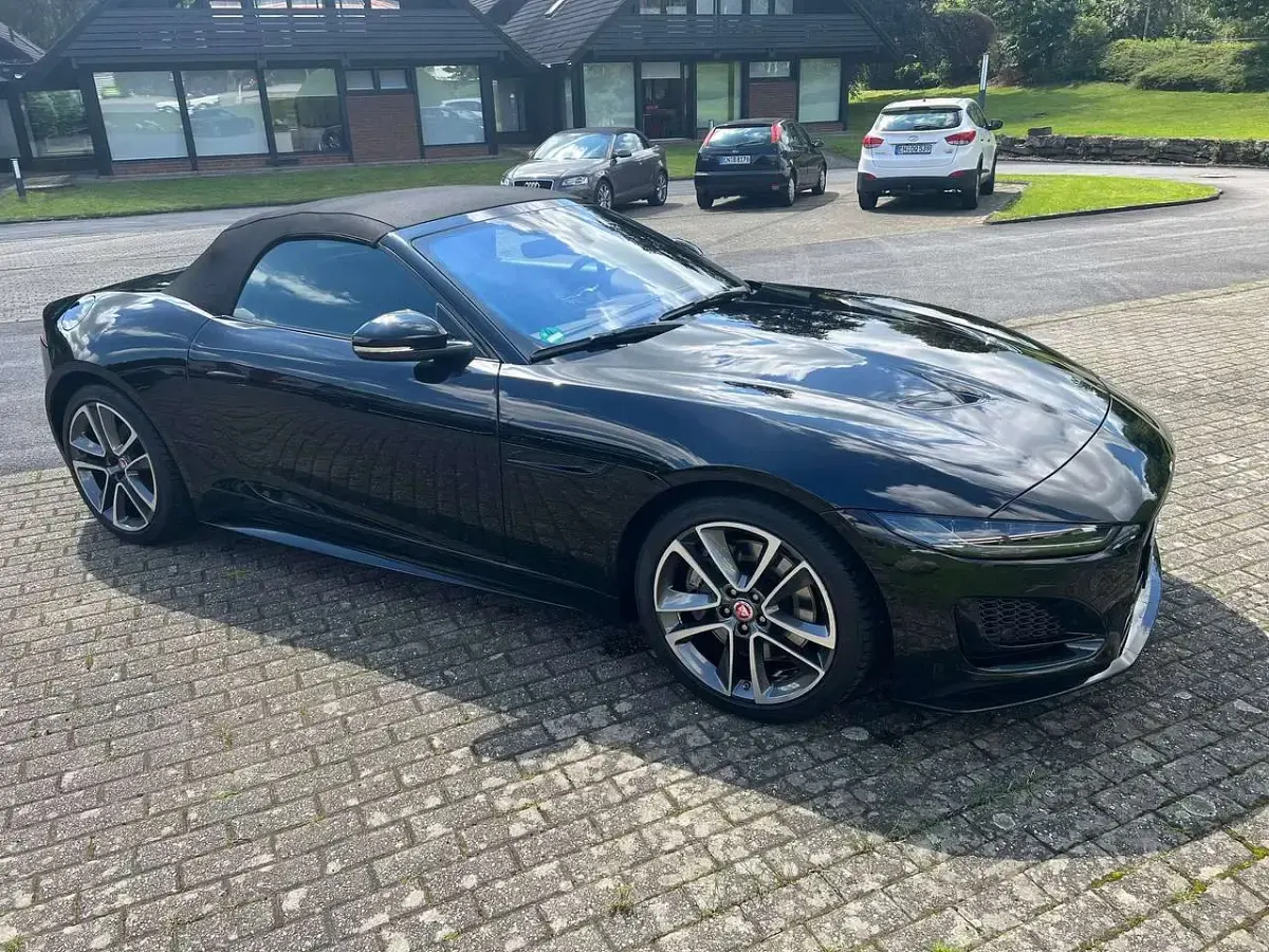 Gebraucht Jaguar F-Type R-Dynamic 300 PS (220 kW) 2021 Schwarz Cabrio