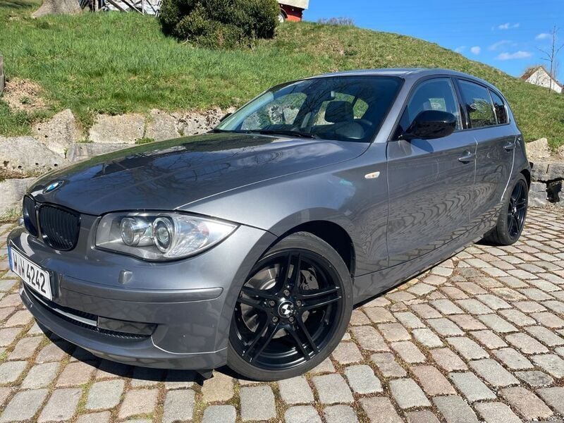 Grau Gebraucht 2011 BMW 123 Sport Line Kleinwagen | 6.200 € (Fairer Preis) - Bild 1/4