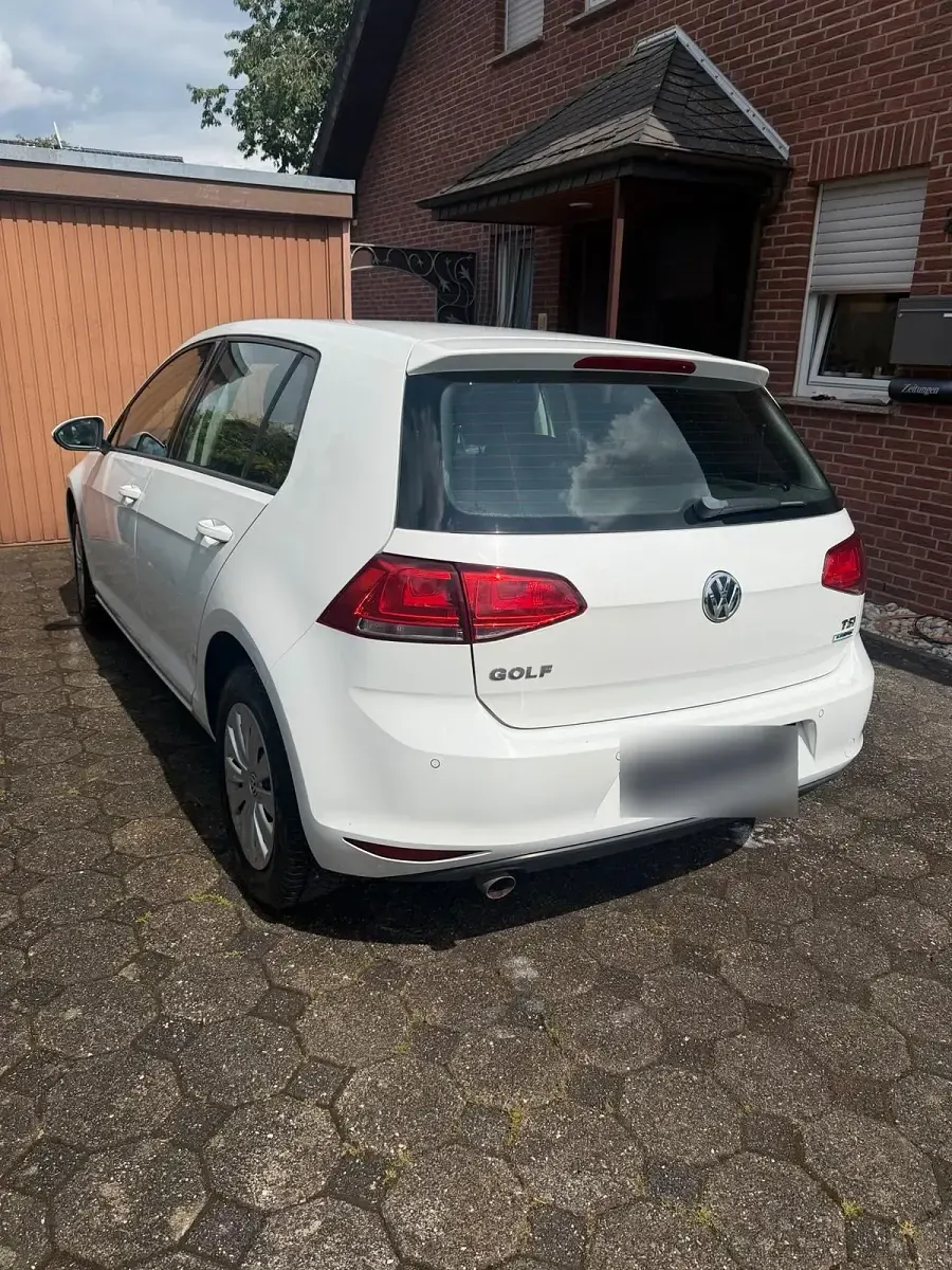 Gebraucht VW Golf VII 105 PS (77 kW) 2015 Weiß Limousine