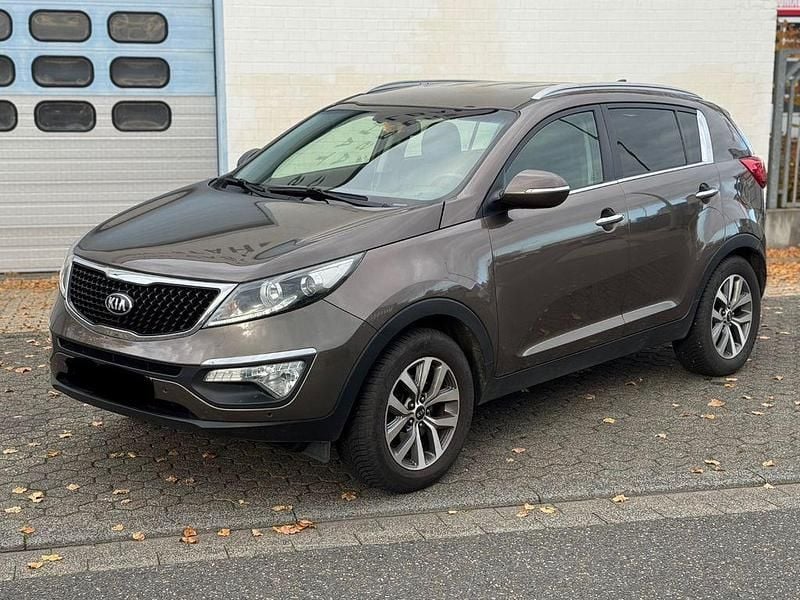Grau Gebraucht 2015 Kia Sportage DREAM-TEAM Edition SUV | 8.500 € (Fairer Preis) - Bild 1/4