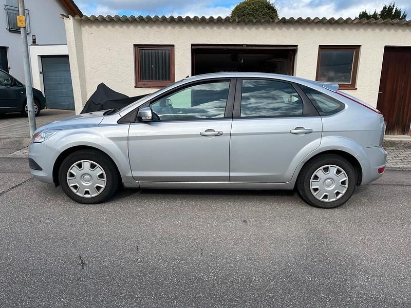 Silber Gebraucht 2009 Ford Focus Limousine | 3.950 € (Fairer Preis) - Bild 1/4