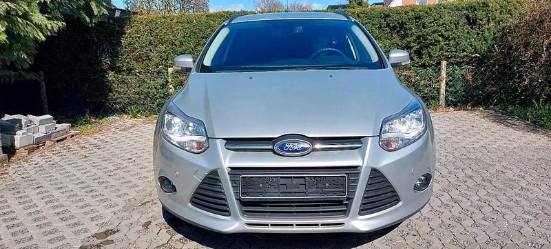 Używany Ford Focus S 125 KM (91 kW) 2014 Srebrny Kombi