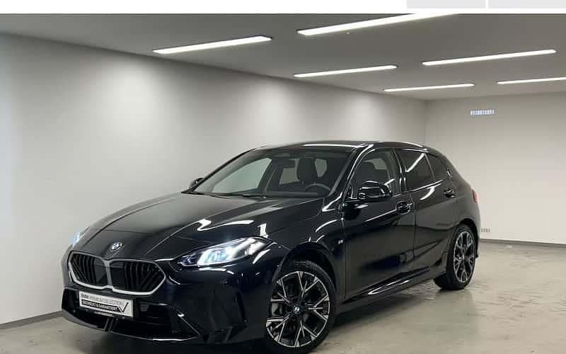 Schwarz Gebraucht 2025 BMW 120 Efficient Dynamics Kleinwagen | 33.450 € (Superpreis) - Bild 1/4