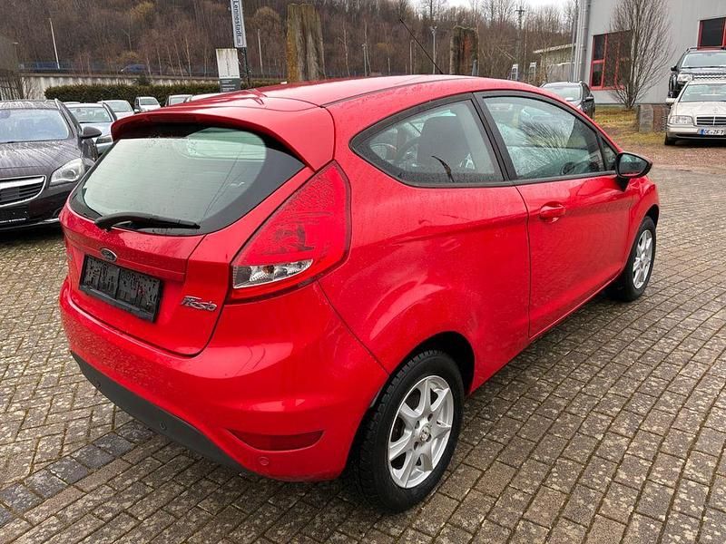 Gebraucht Ford Fiesta Trend 92 PS (67 kW) 2010 Rot Kleinwagen