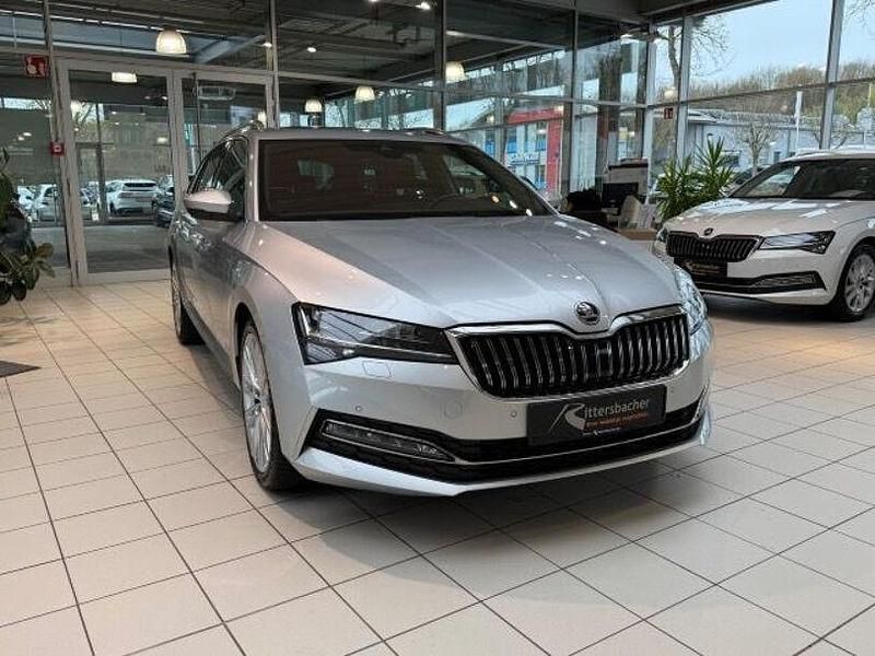 Gebraucht Skoda Superb LAURIN & KLEMENT 200 PS (147 kW) 2022 (brilliantsilber metallic) Kombi