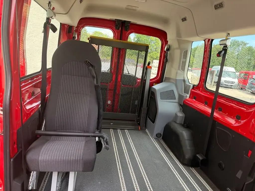 Gebraucht Ford Transit Trend 105 PS (77 kW) 2018 Rot Van