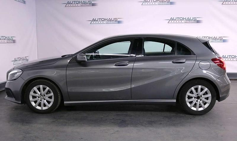Gebraucht Mercedes A200 136 PS (100 kW) 2015 Mountaingrau  met. Kleinwagen