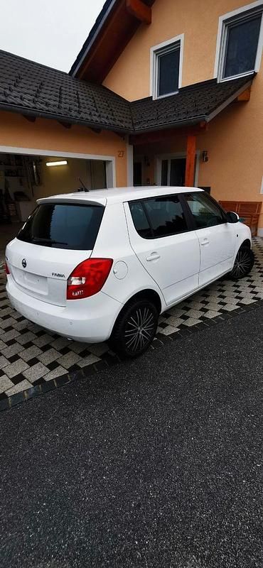 Gebraucht Skoda Fabia 75 PS (55 kW) 2014 Weiß Kleinwagen