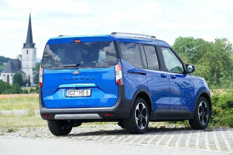 Gebraucht Ford Tourneo Courier Active 125 PS (91 kW) 2025 Dynamicblau metallic Van / Kleinbus