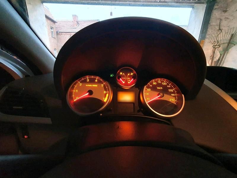 Gebraucht Peugeot 207 95 PS (69 kW) 2008 Weiß Kleinwagen