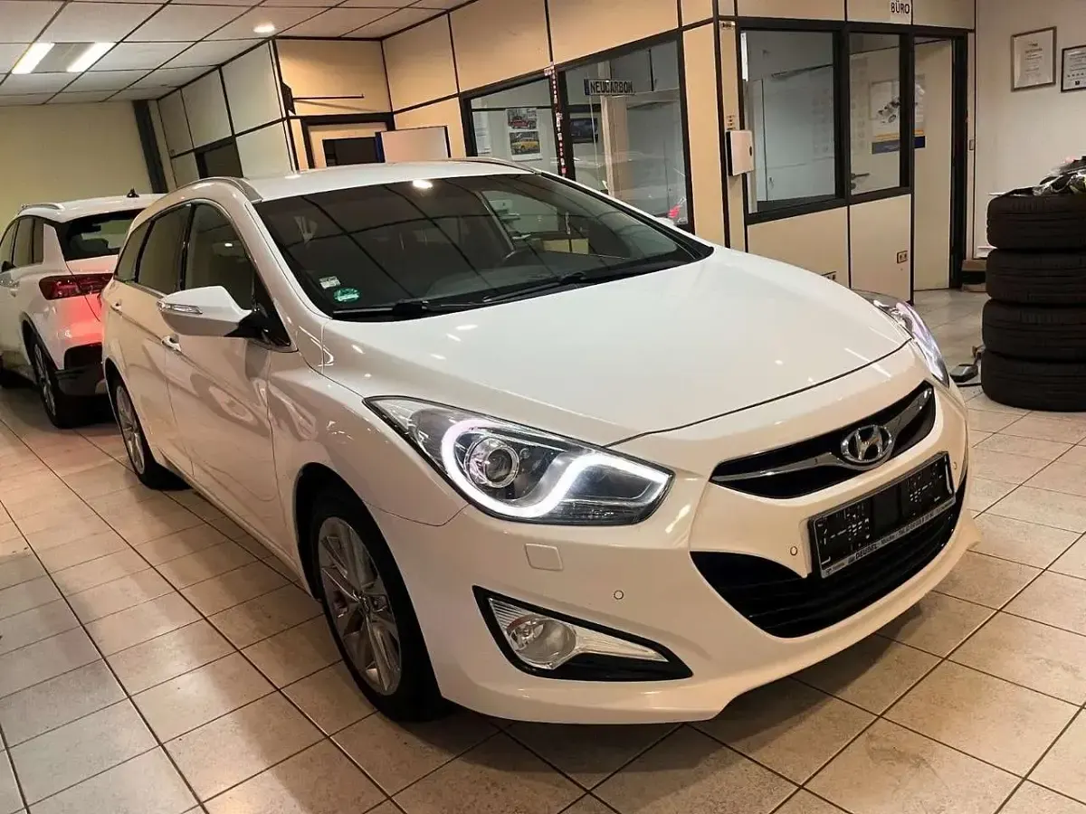 Gebraucht Hyundai i40 177 PS (130 kW) 2014 Creamy white / sol Kombi