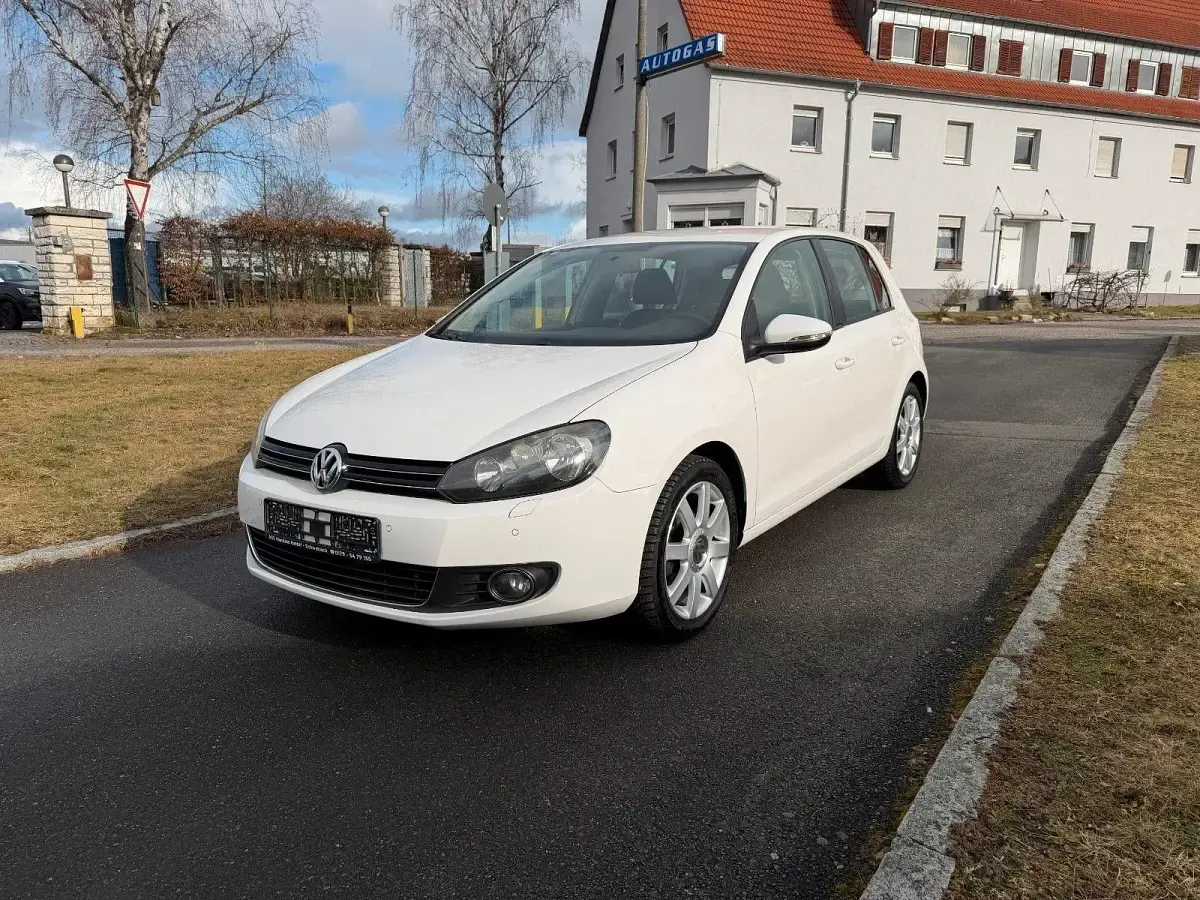 Gebraucht VW Golf VI Highline 105 PS (77 kW) 2010 Weiß Kleinwagen