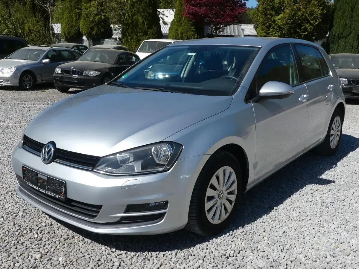Gebraucht VW Golf VII Trendline 110 PS (80 kW) 2016 Silber Limousine