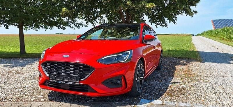 Rot Gebraucht 2019 Ford Focus ST-Line Limousine | 19.000 € (Fairer Preis) - Bild 1/4