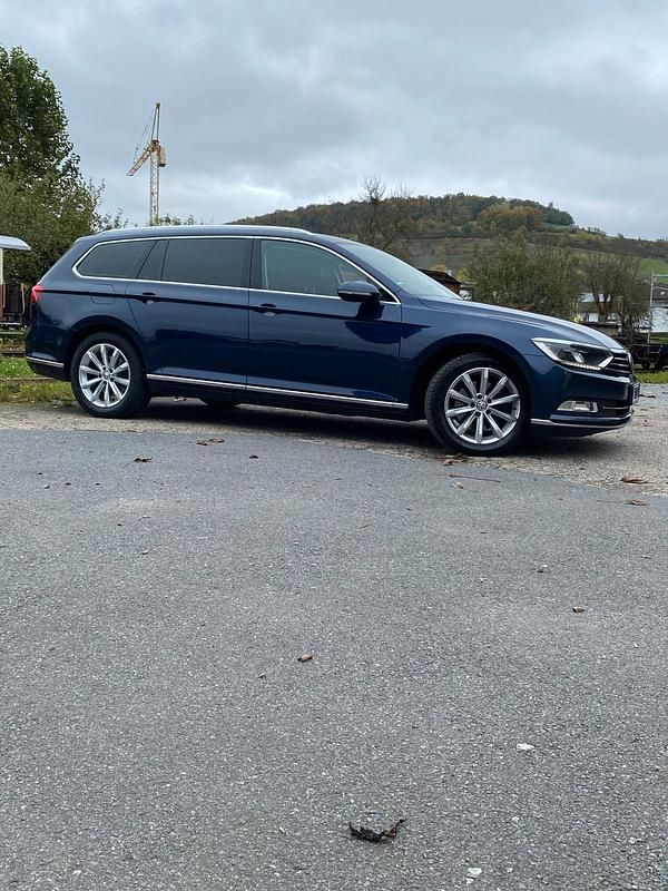 Gebraucht VW Passat 150 PS (110 kW) 2016 Blau Kombi