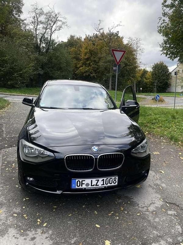 Schwarz Gebraucht 2011 BMW 116 Sport Line Kleinwagen | 5.499 € (Fairer Preis) - Bild 1/4