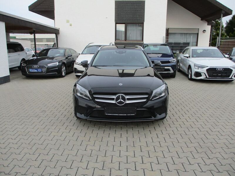 Gebraucht Mercedes C300e 194 PS (142 kW) 2021 Schwarz Limousine