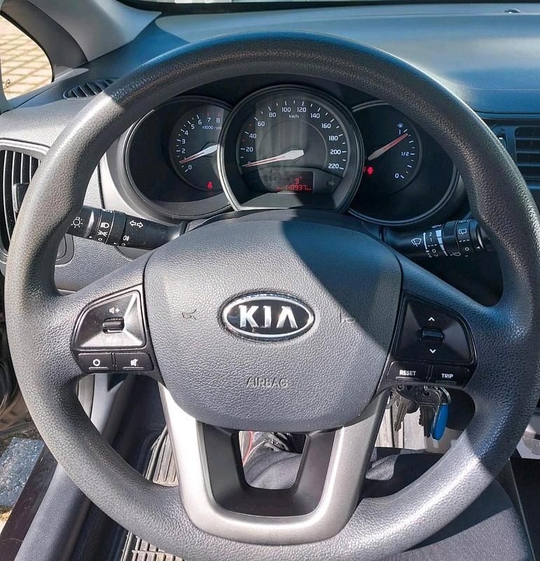 Gebraucht Kia Rio 109 PS (80 kW) 2011 Schwarz Kleinwagen