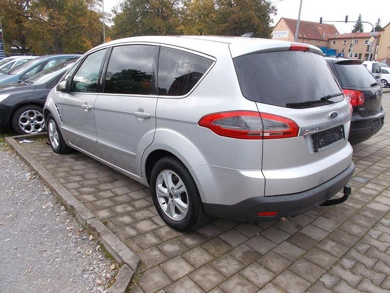 Gebraucht Ford S-MAX Titanium 140 PS (102 kW) 2013 Silber Van / Kleinbus