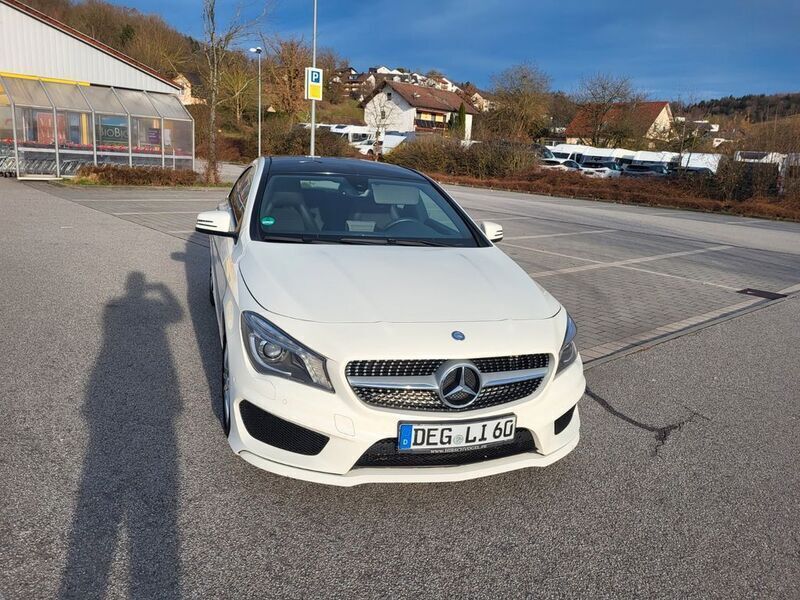Calcitweiss unilack Gebraucht 2016 Mercedes CLA220 AMG line Limousine | 21.250 € (Fairer Preis) - Bild 1/4