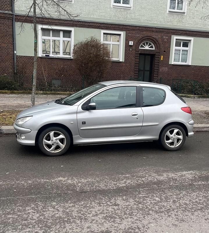 Gebraucht Peugeot 206 109 PS (80 kW) 2006 Silber Kleinwagen
