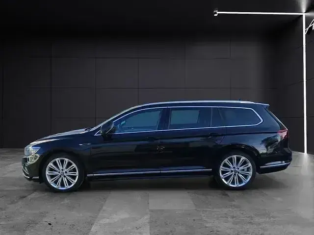 Gebraucht VW Passat R-line 200 PS (147 kW) 2022 Deep black perleffekt Kombi